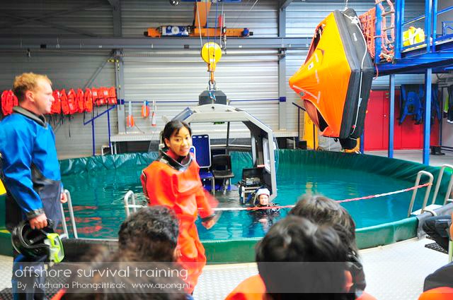 thais-tolk-offshore survival training A Pongsittisak